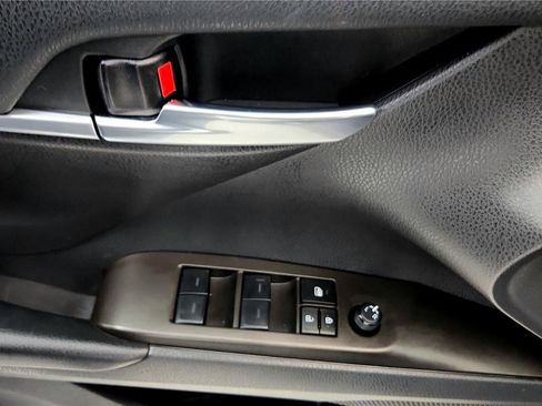 Used 2023 Toyota Camry SE image 23