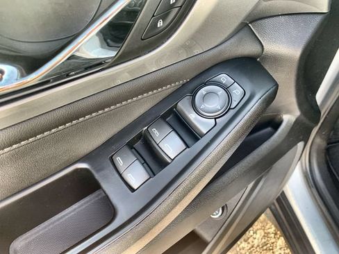 Certified 2023 Chevrolet Traverse LT FWD image 22