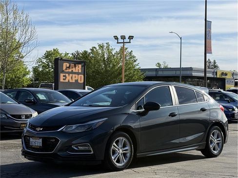 Used 2017 Chevrolet Cruze LT image 40