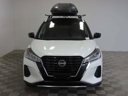 Used 2024 Nissan Kicks SV image 2