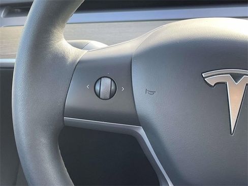 Used 2023 Tesla Model 3 Standard Range image 15