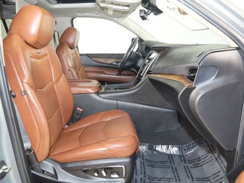 Used 2019 Cadillac Escalade Premium Luxury AWD/4WD image 13