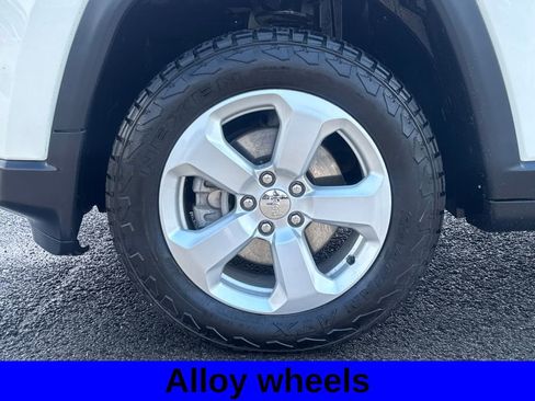 Used 2020 Jeep Compass Latitude w/ Cold Weather Group AWD/4WD image 18