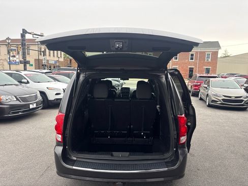 Used 2017 Dodge Grand Caravan GT w/ Safety Sphere Group FWD image 16