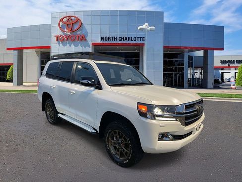 Used 2020 Toyota Land Cruiser Heritage Edition image 3