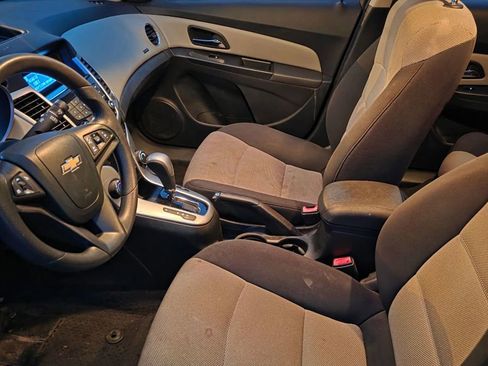 Used 2013 Chevrolet Cruze LS image 10