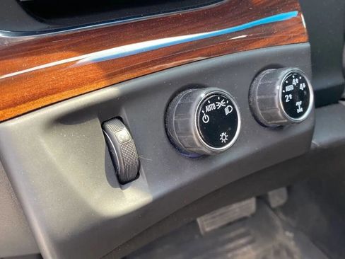 Used 2015 Cadillac Escalade Luxury image 23