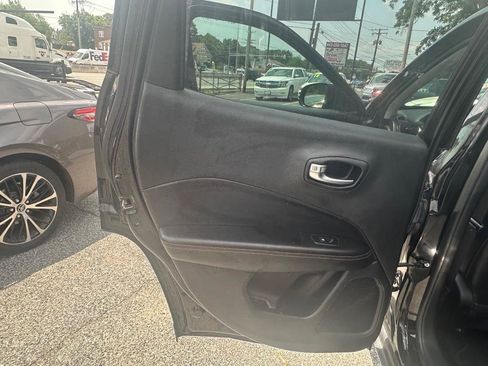 Used 2020 Jeep Compass Limited AWD/4WD image 10