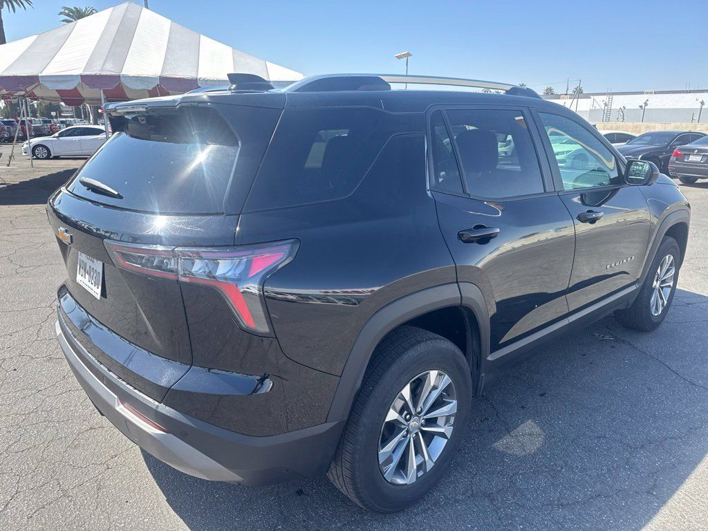 Used 2025 Chevrolet Equinox LT w/ Convenience Package II FWD image 4
