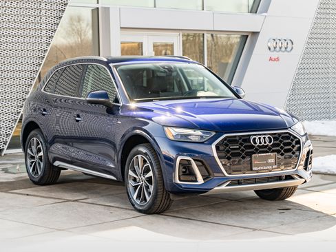 Certified 2023 Audi Q5 2.0T Premium w/ Convenience Package image 2