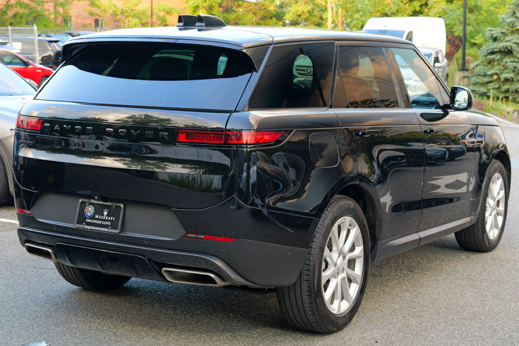 Used 2025 Land Rover Range Rover Sport SE AWD/4WD image 7