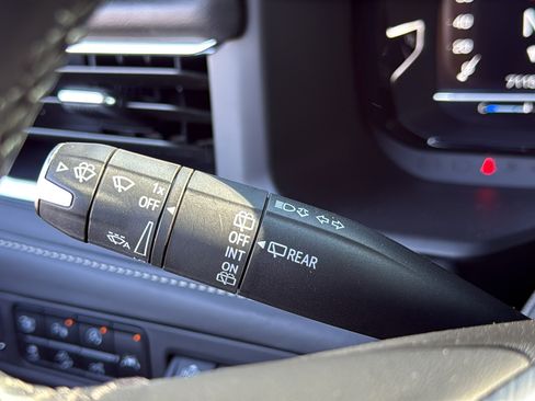 Used 2023 GMC Yukon Denali Ultimate image 15