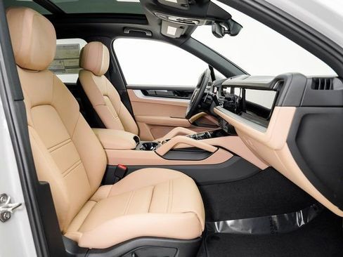 New 2026 Porsche Cayenne image 23