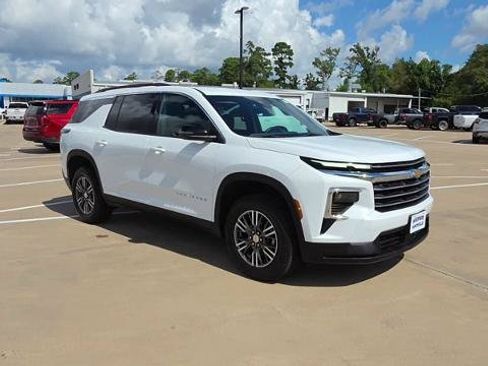 Certified 2026 Chevrolet Traverse LT FWD image 2