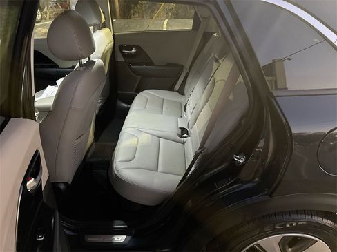 Used 2019 Kia Niro EX Premium w/ Sunroof Package image 29