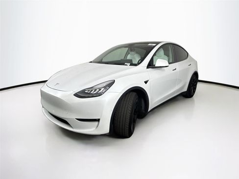 Used 2021 Tesla Model Y Long Range image 5