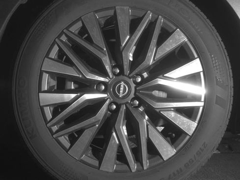 Used 2025 Nissan Altima 2.5 SV FWD image 9
