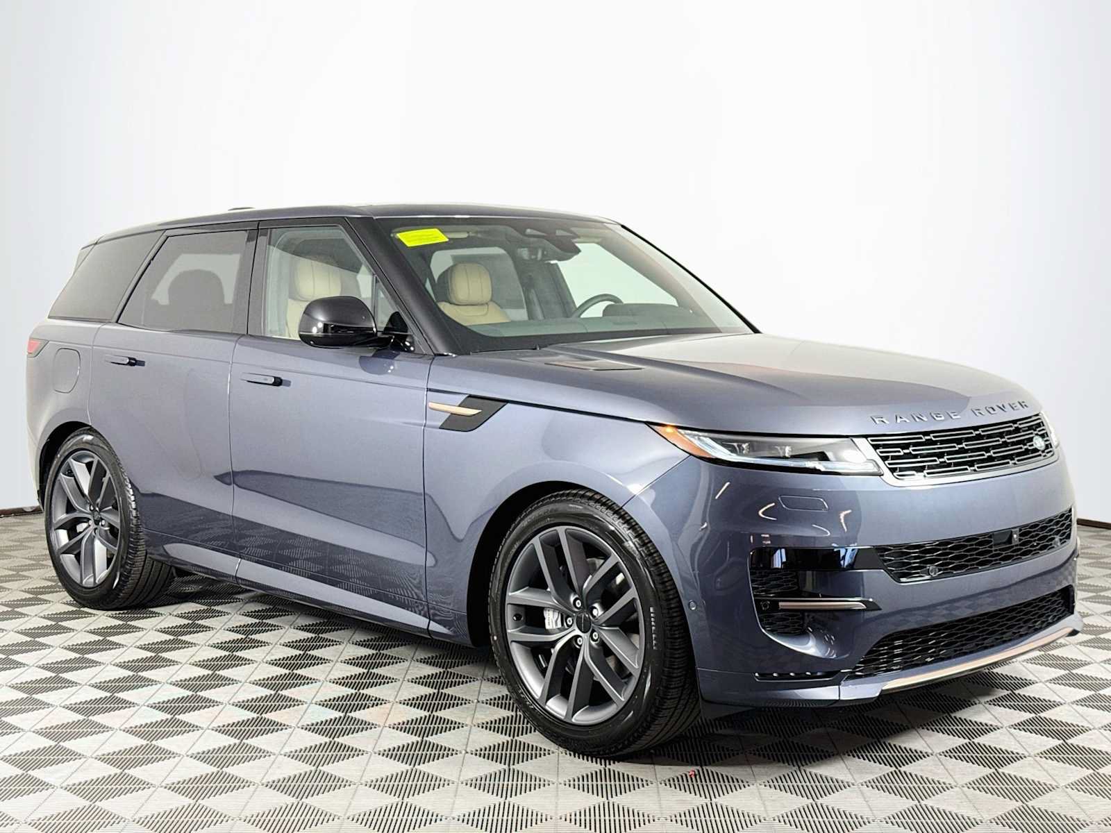 New 2027 Land Rover Range Rover Sport Dynamic SE AWD/4WD image 3