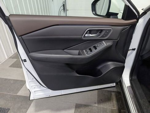 Used 2023 Nissan Rogue Platinum w/ Platinum Premium Package image 13