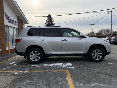 Used 2012 Toyota Highlander SE w/ Tow Pkg image 17