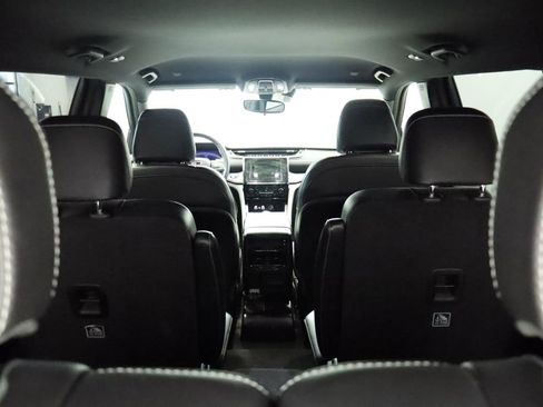 Used 2023 Jeep Grand Cherokee L Laredo image 21