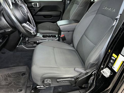 Used 2022 Jeep Wrangler Unlimited Sahara image 2