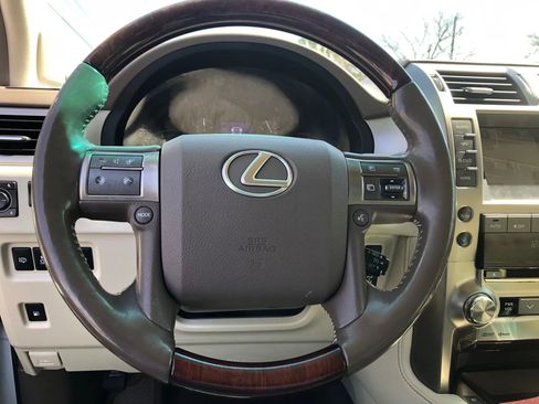 Used 2016 Lexus GX 460 Luxury w/ Preferred Accessory Package image 29