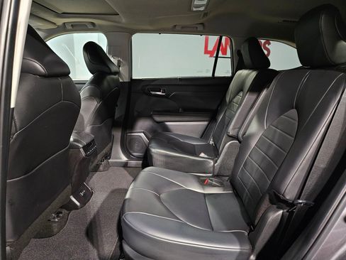 Used 2024 Toyota Highlander XLE image 36