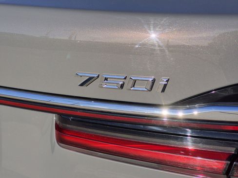 Certified 2022 BMW 750i xDrive w/ Executive Package image 8