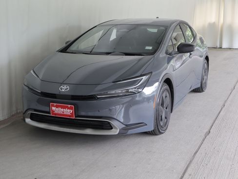 Used 2026 Toyota Prius Plug-In Hybrid FWD image 22