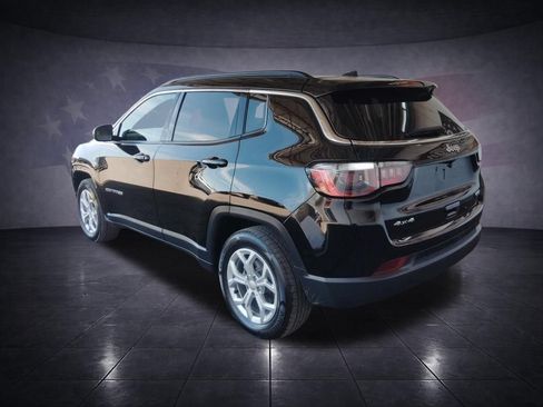 Used 2024 Jeep Compass Latitude AWD/4WD image 3