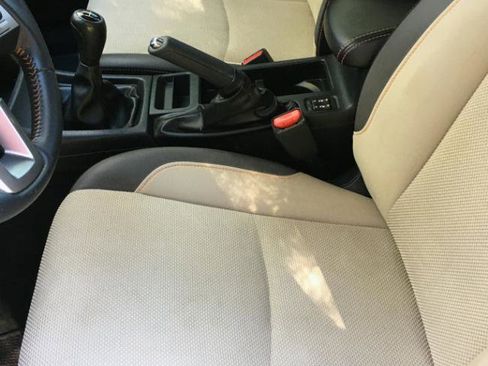 Used 2016 Subaru Crosstrek 2.0i Premium image 12