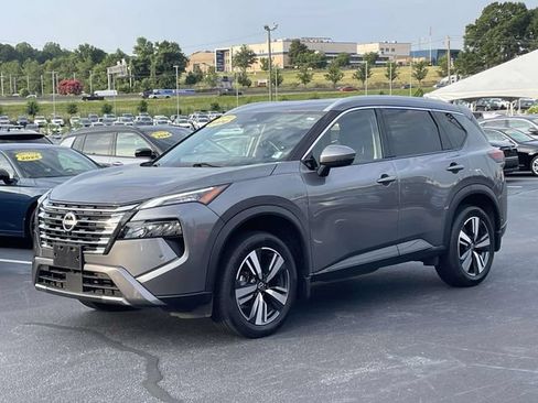 Used 2024 Nissan Rogue SL AWD/4WD image 3