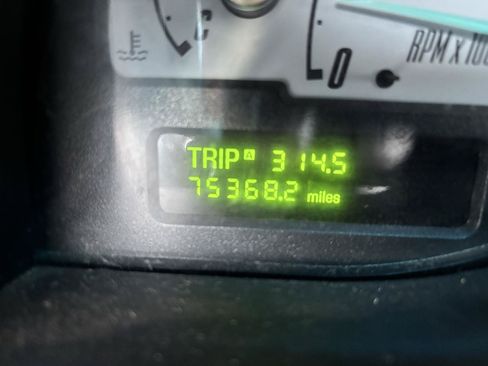 Used 2002 Ford Thunderbird RWD image 15