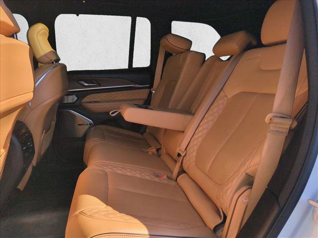 Used 2022 Jeep Grand Cherokee Summit w/ Luxury Tech Group V AWD/4WD image 19