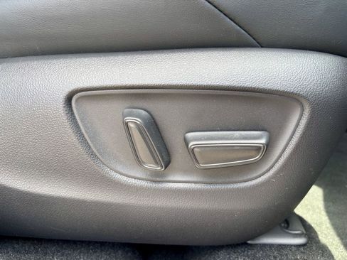 Used 2022 Toyota Venza Limited AWD/4WD image 13