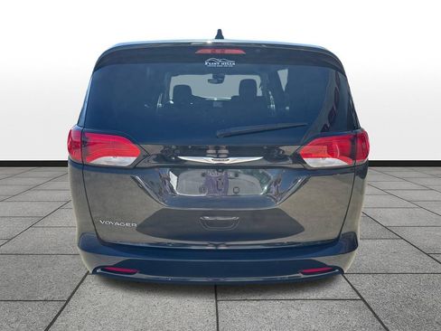 Used 2023 Chrysler Voyager LX FWD image 4