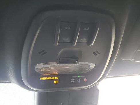 Certified 2024 Chevrolet Trax RS w/ Sunroof Package image 30