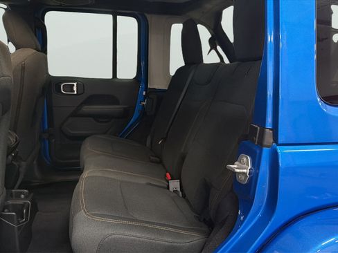 Used 2025 Jeep Wrangler Unlimited Sahara AWD/4WD image 25