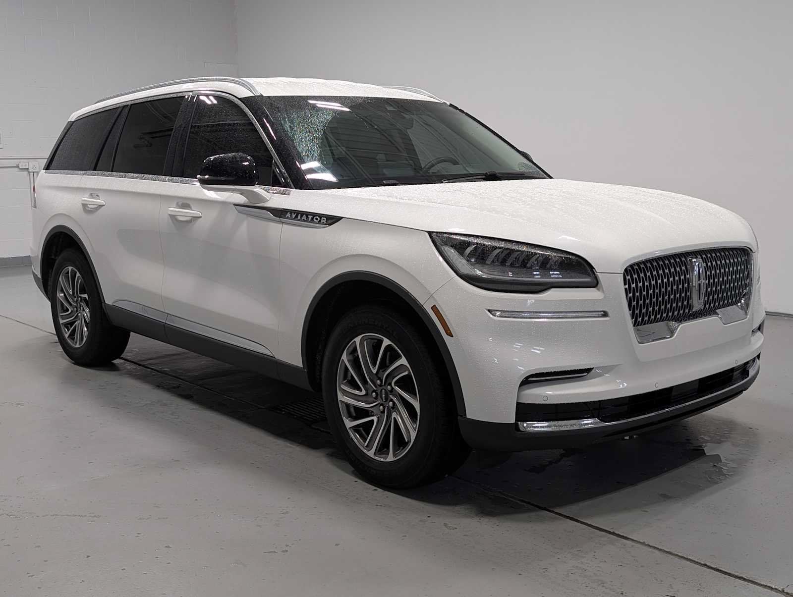 Used 2023 Lincoln Aviator AWD image 6