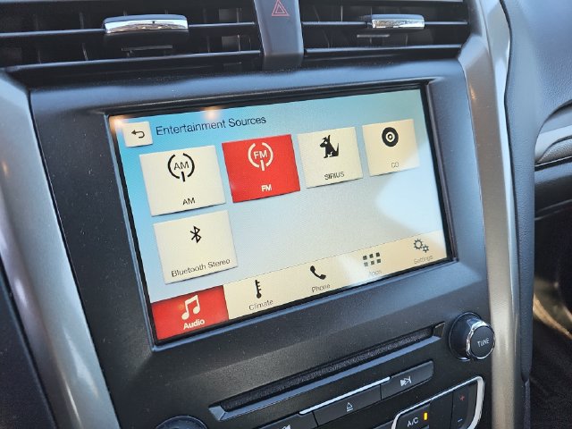 Used 2018 Ford Fusion SE FWD image 23
