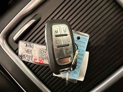 Used 2024 Chrysler Pacifica Touring-L FWD image 20