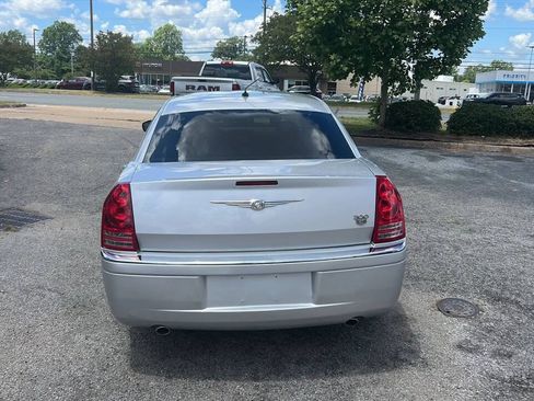 Used 2008 Chrysler 300 C w/ Navigation & Sound Group II RWD image 7