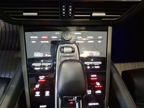 Used 2022 Porsche Cayenne Base image 21