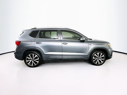 Used 2024 Volkswagen Taos SE FWD image 10