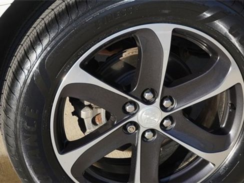 Used 2019 Buick Enclave Essence w/ LPO, Sport Appearance Package image 11