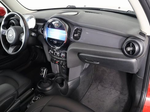 Used 2024 MINI Cooper 2-Door Hardtop FWD image 6