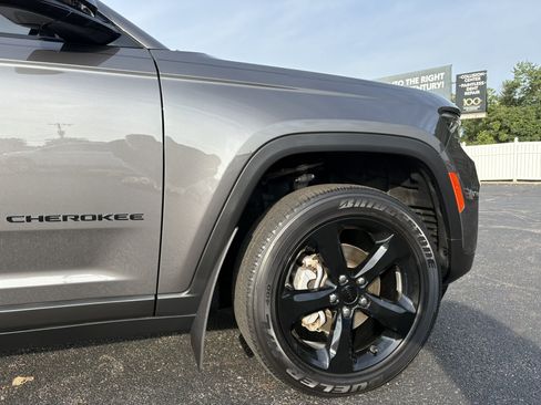 Used 2023 Jeep Grand Cherokee Altitude AWD/4WD image 15
