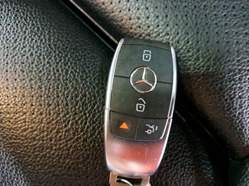 Certified 2022 Mercedes-Benz GLC 300 image 38