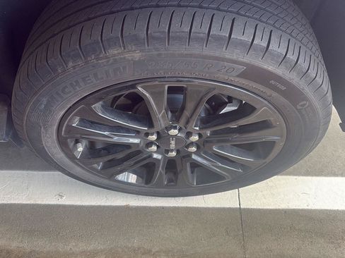 Used 2023 GMC Acadia SLE w/ Elevation Edition FWD image 29